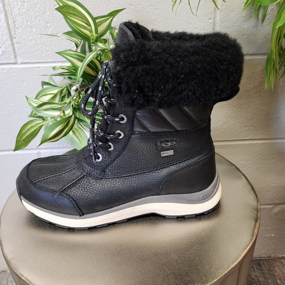 COPY - UGG ADIRONDACK III QUILT BLACK BOOTS Size 7.5 - Picture 12 of 15